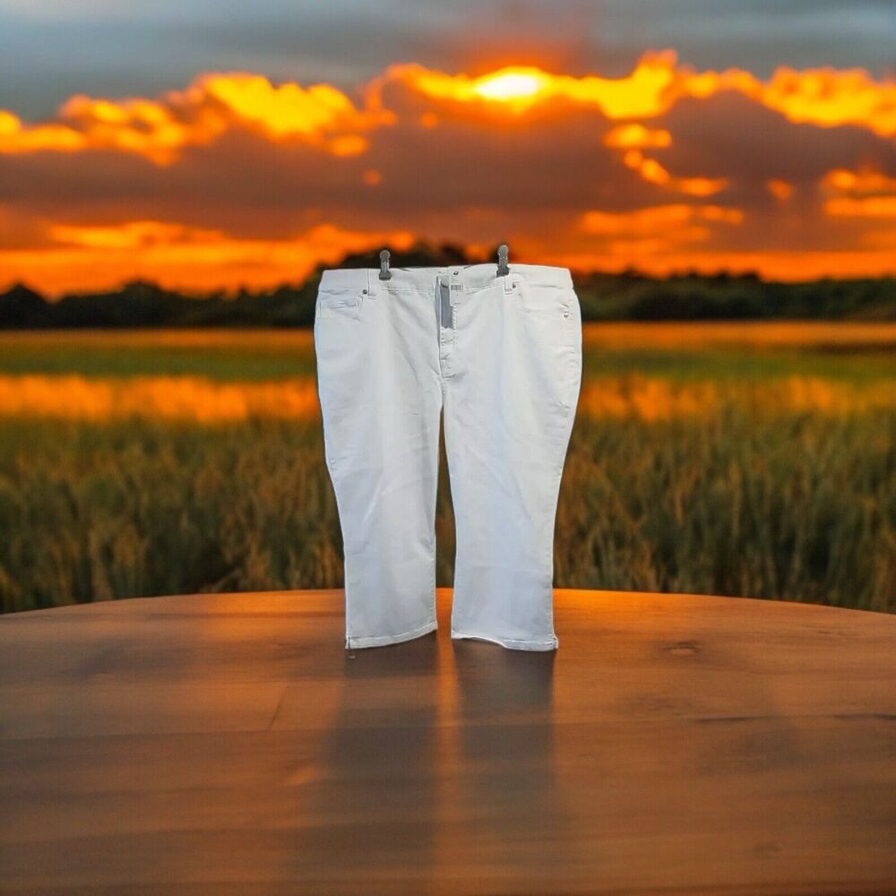 Lane Bryant White Pedal Pusher Capri Pants Women 22 MidRise 5 Pocket Stretch NEW